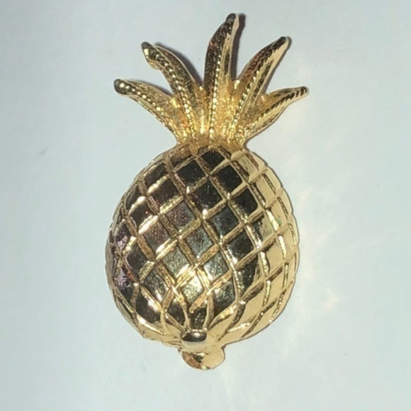 Vintage Jewelry - Vintage Unsigned Gold Tone Pineapple Fruit Brooch Shoulder Pin